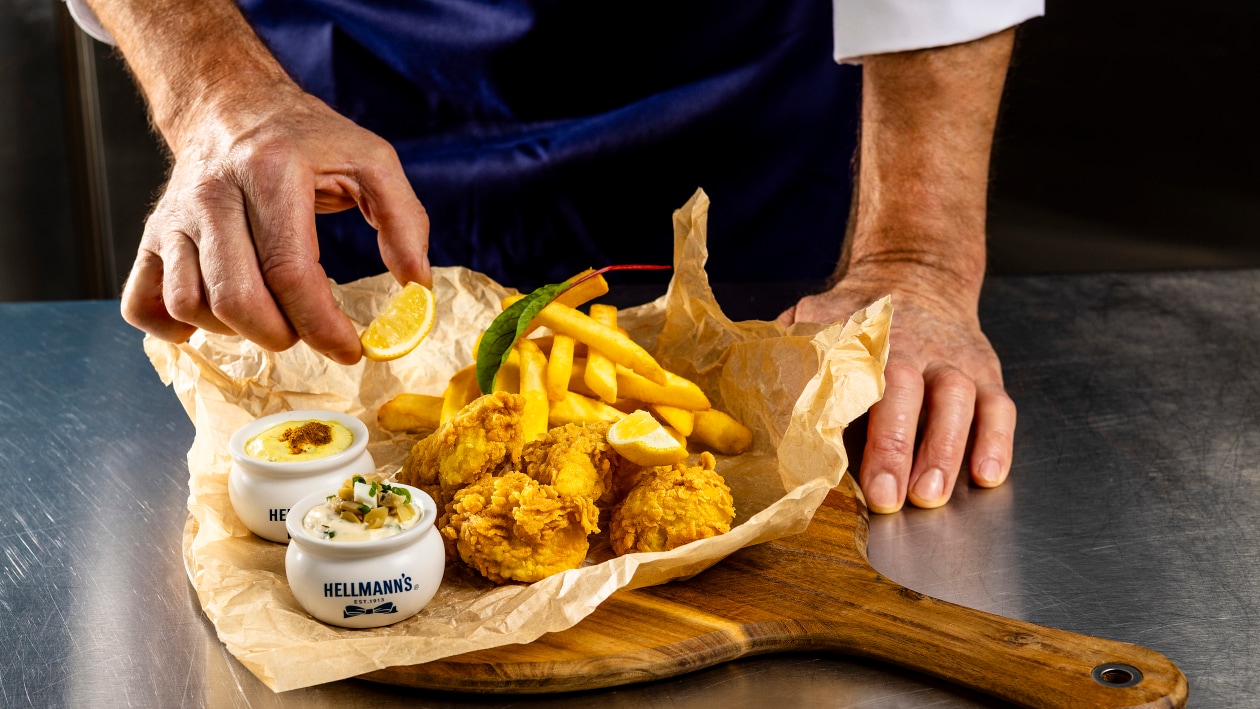 Fish and chips-ryba w cieście/ frytki/ sos tatarski Fish and chips-ryba w cieście/ frytki/ sos tatarski
